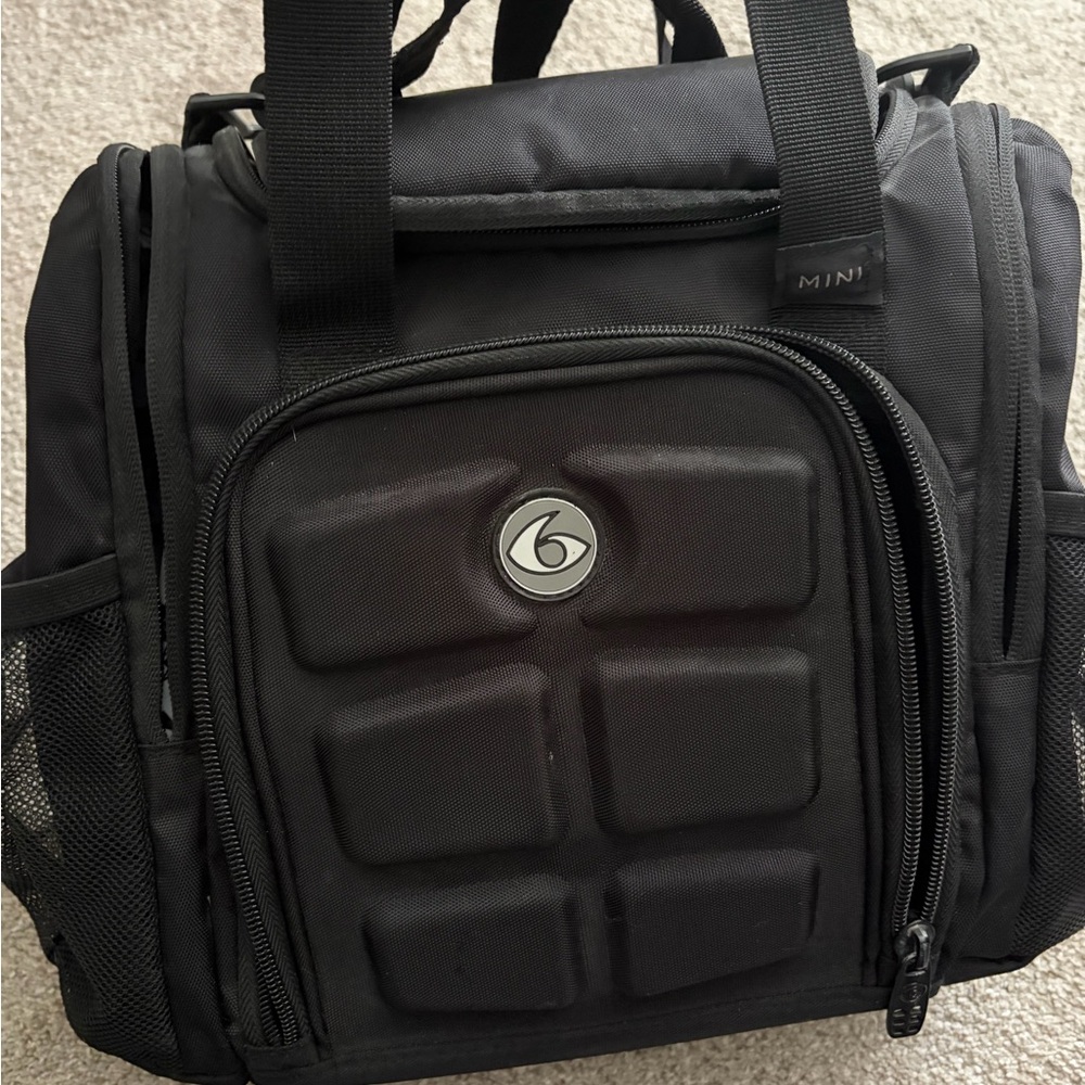 6 Pack Fitness black lunch bag